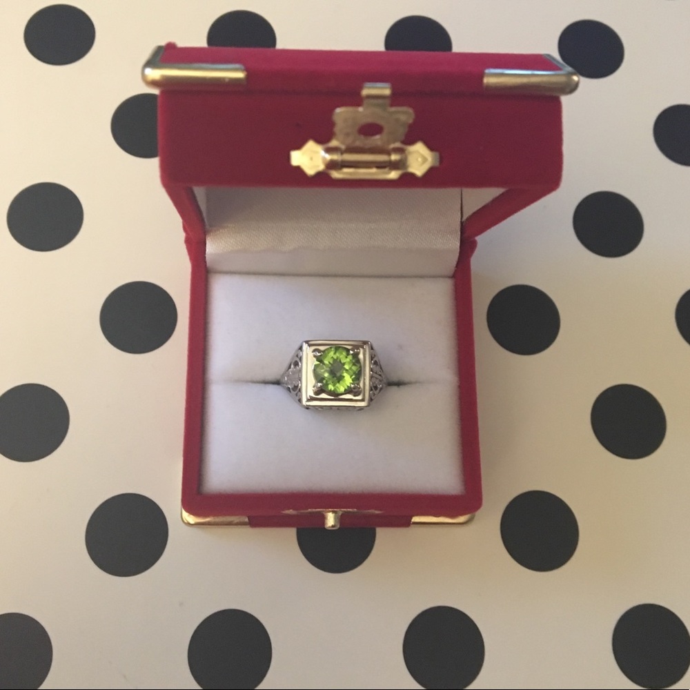 Stunning unique peridot ring